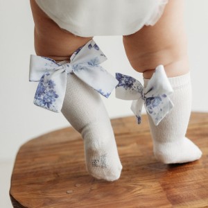 Białe Podkolanówki z Kokardką dla Dziewczynki Mon Cheri Mama's Feet 