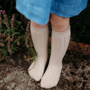 Beżowe Ażurowe Podkolanówki Little Ladies dla Dziewczynek - Helena Mama's Feet